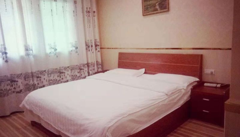 Widok na zewnątrz - Xiushan Rongchang Hotel