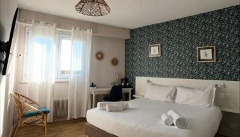 Camera - Logis Hôtel La Bruyere