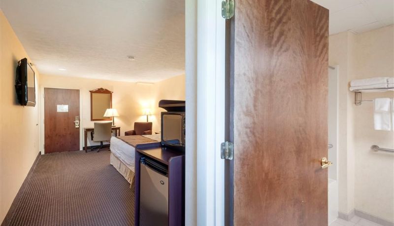 Kamer - Rodeway Inn & Suites Charles Town