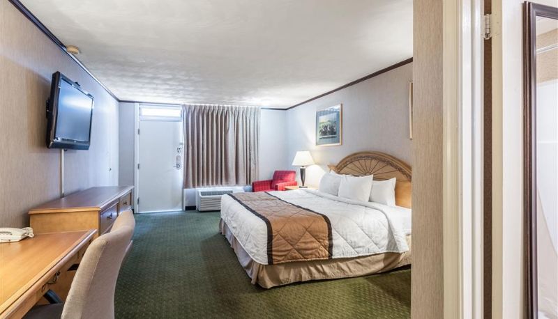 Kamer - Rodeway Inn & Suites Charles Town