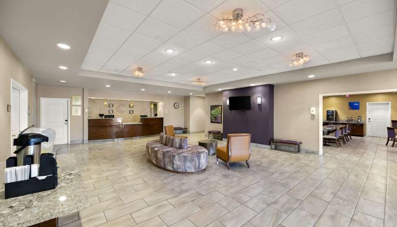Hall - Comfort Inn & Suites Lovington