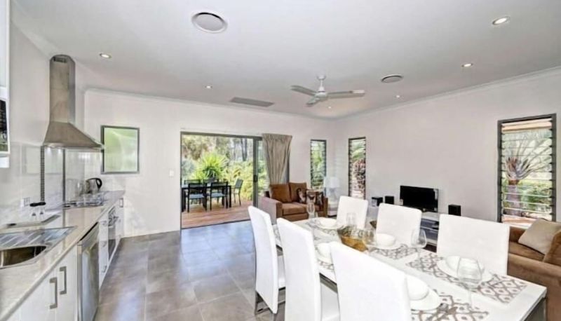 Info - Woodgate Beach Houses