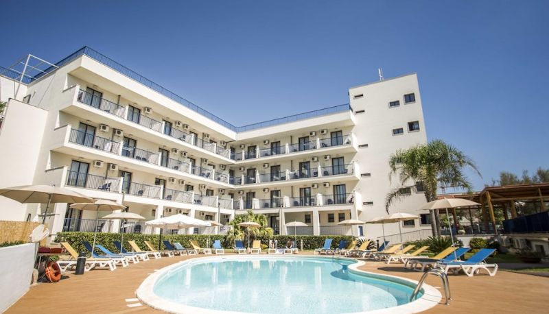 プール - Ticho's Greenblu Hotel