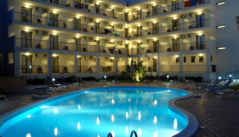 プール - Ticho's Greenblu Hotel