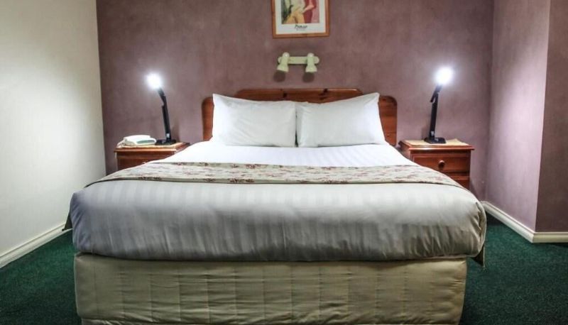 Standard room - Maynestay Motel