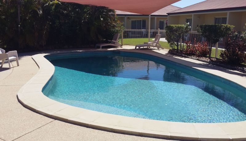 Pool - Emerald Explorers Inn