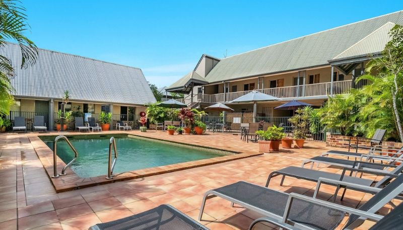Pool - BYRON CENTRAL APARTMENTS