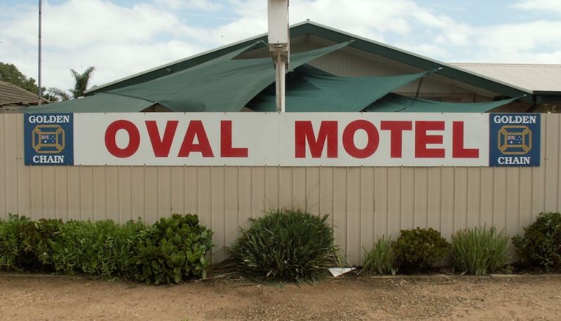 Info - Oval Motel