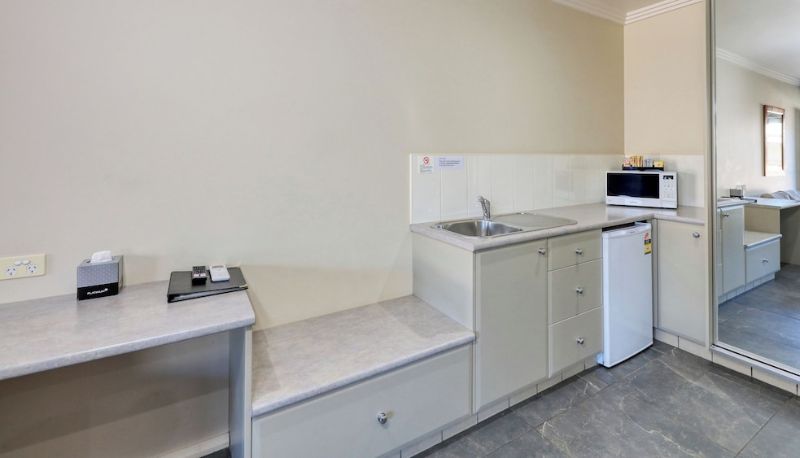 Info - Saltbush Motor Inn