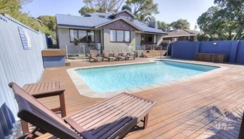 Pool - Waikiki Beach Bed & Breakfast