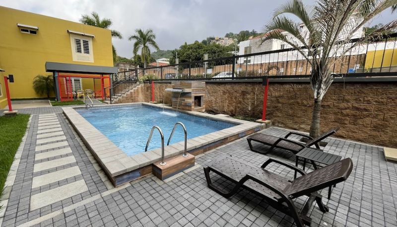 Basen - Beverly Hills: Hotel & Business