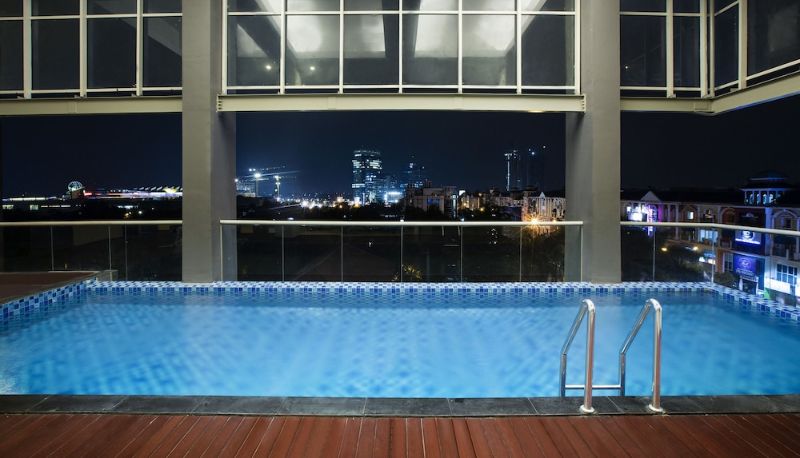 Basen - Nemuru Grand Bellevue Radio Dalam