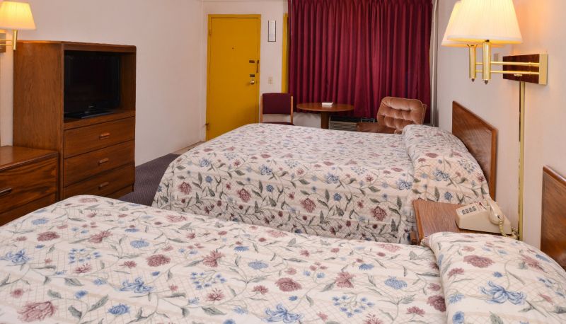 Camera - Red Carpet Inn North East