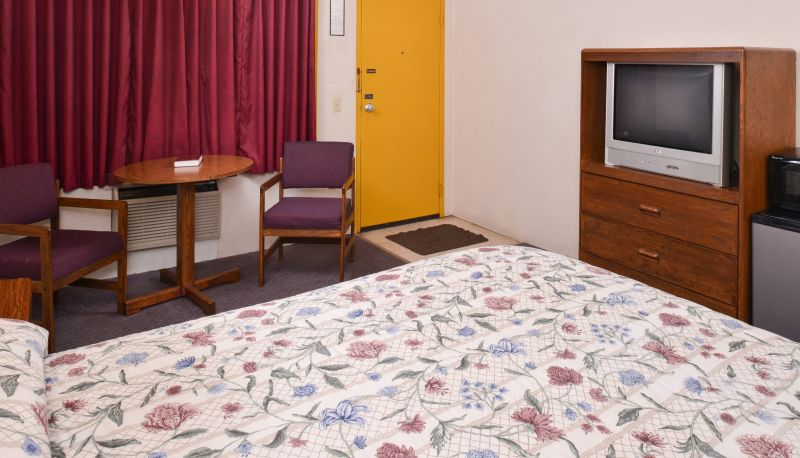 Zimmer - Red Carpet Inn North East