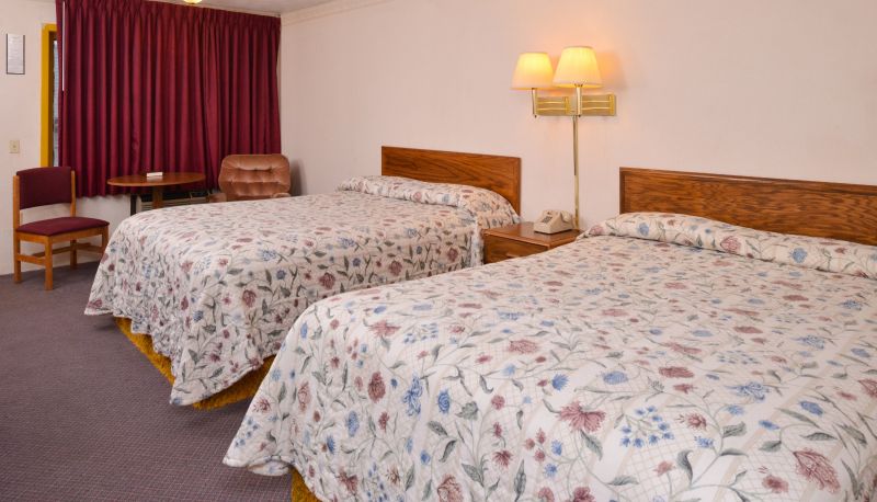 Zimmer - Red Carpet Inn North East