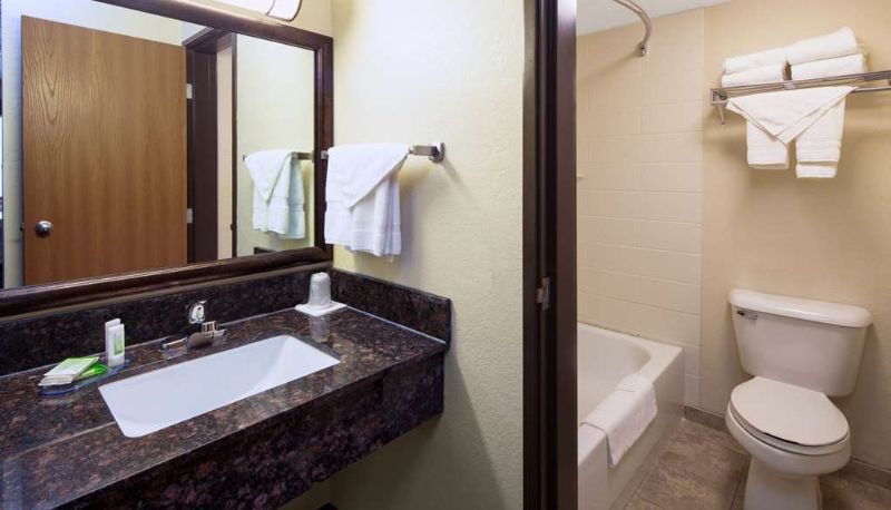 Room - AmericInn by Wyndham Ashland