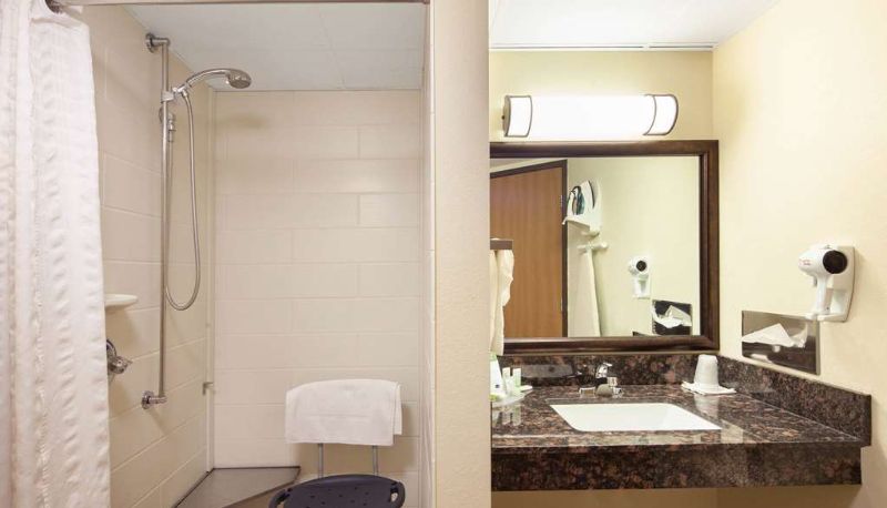 Room - AmericInn by Wyndham Ashland