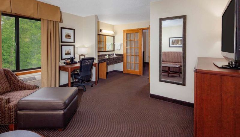 Room - AmericInn by Wyndham Ashland