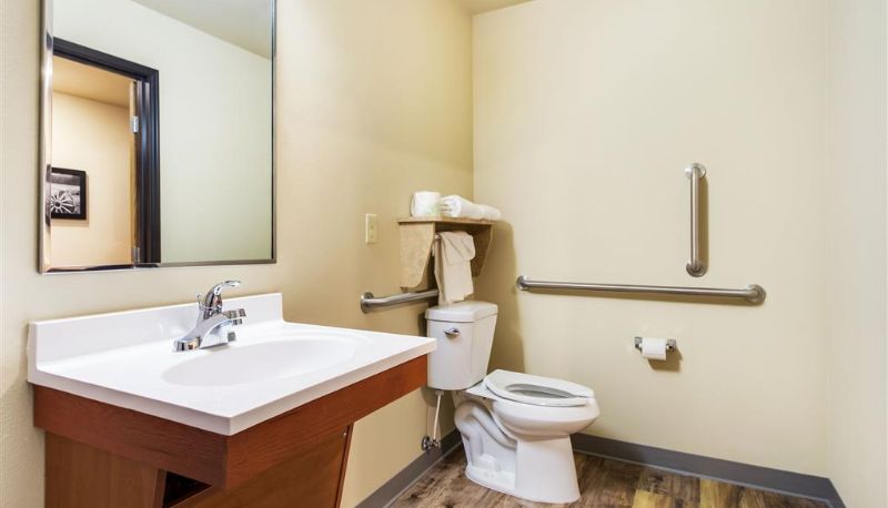 Zimmer - Econo Lodge Burlington I-70