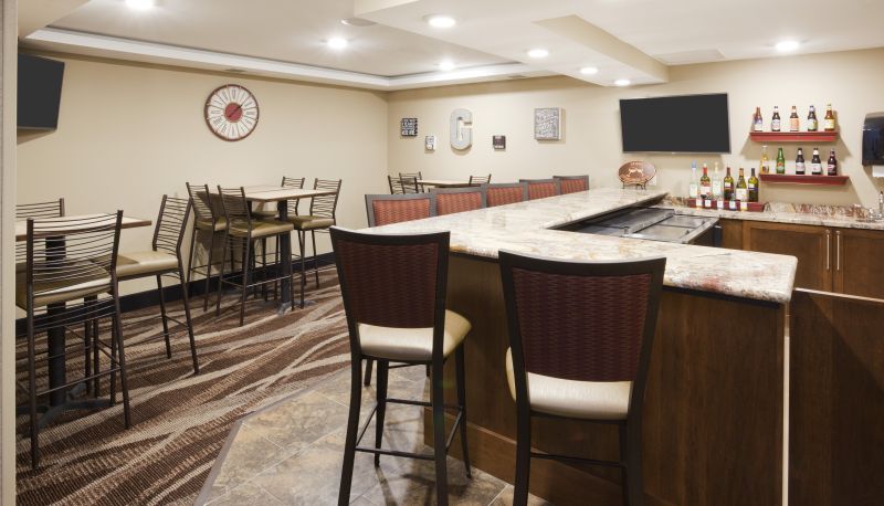 Bar - GrandStay Hotel and Suites Tea