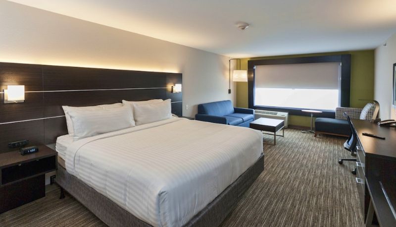 Suite - Holiday Inn Express & Suites DODGE CITY by IHG