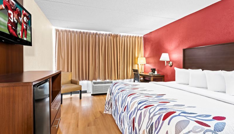 Room - Red Roof Inn Cortland