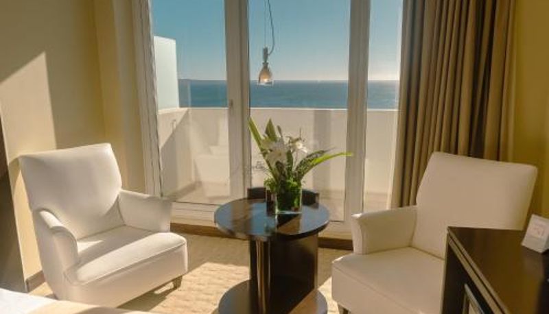 Driepersoonskamer - Rayentray Grand Hotel