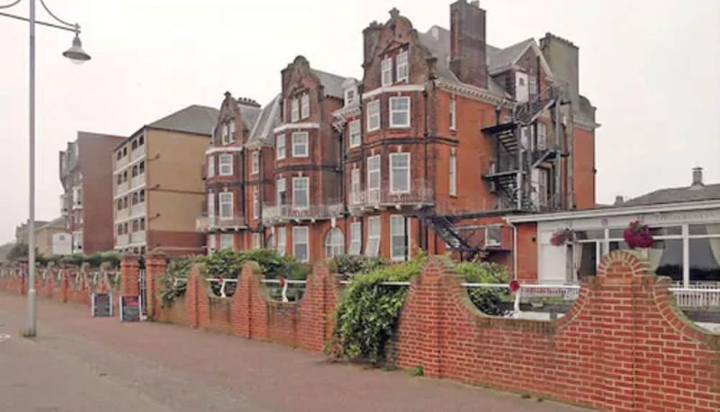 Surrounding - The Hotel Victoria
