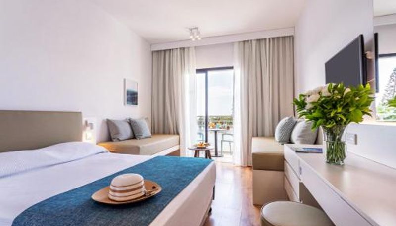 Habitación familiar - Louis Phaethon Beach