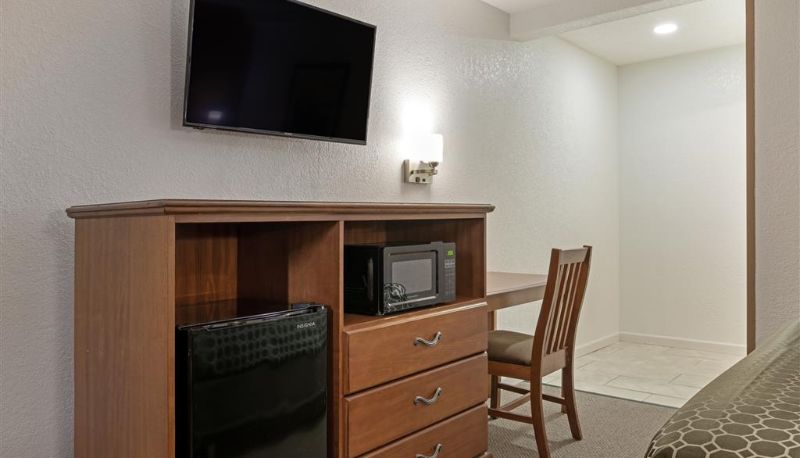 Room - Rodeway Inn Terre Haute near University