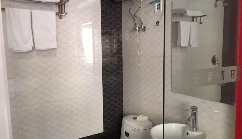 Kamer - Yatai Holiday Express Hotel