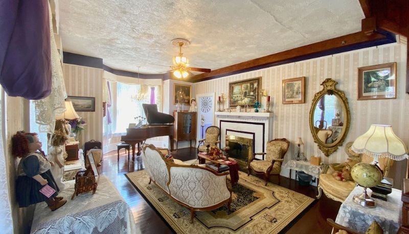 Salon - Penny Farthing Inn