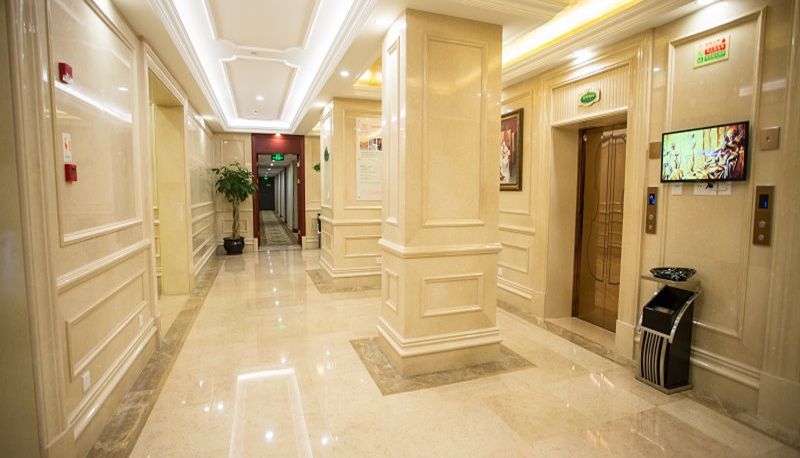 Buitenruimte van het hotel - vienna hotel(Shanghai Wildlife Park Subway Station Hotel)