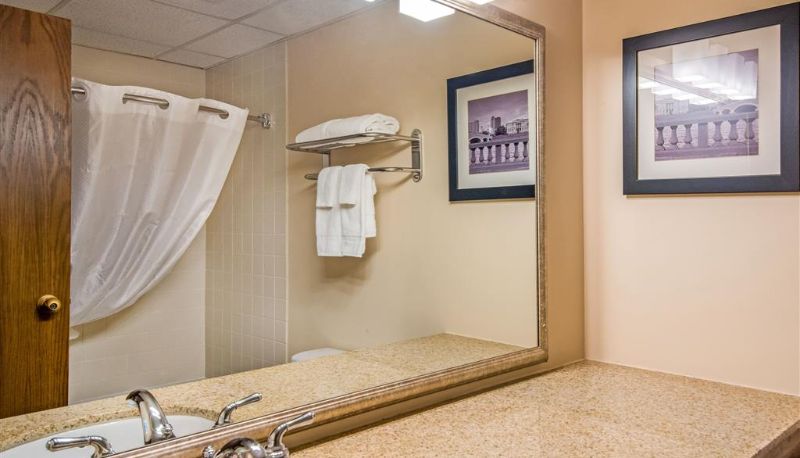 Camera - Quality Inn & Suites