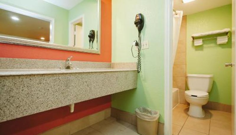 Zona exterior del hotel - REGENCY INN - CHANNELVIEW