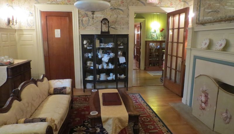 Hall - The Silver Fountain Inn