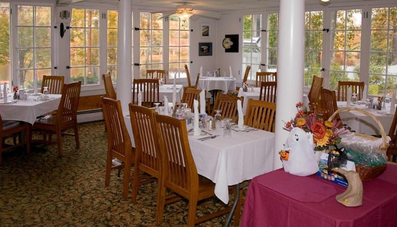 Restaurant - The Inn at Starlight Lake