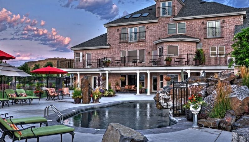 Pool - Cameo Heights Mansion