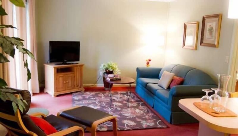 Info - Summers Inn
