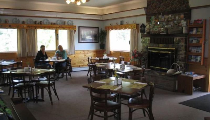 Restaurant - Swiss Alaska Inn