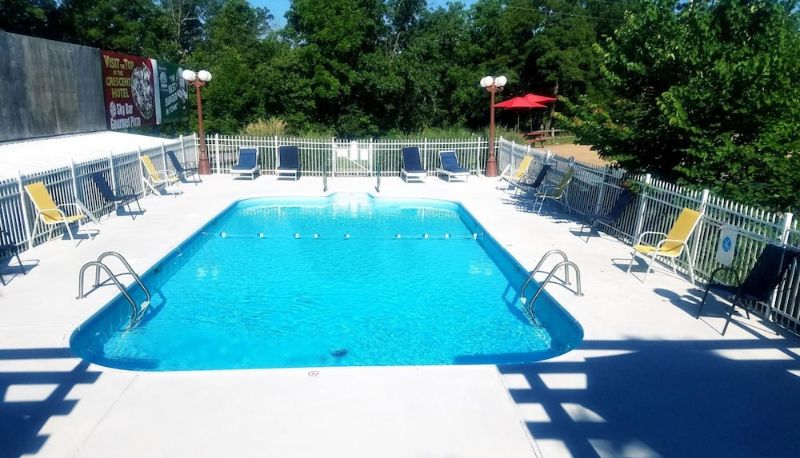 Piscina - Statue Road Inn