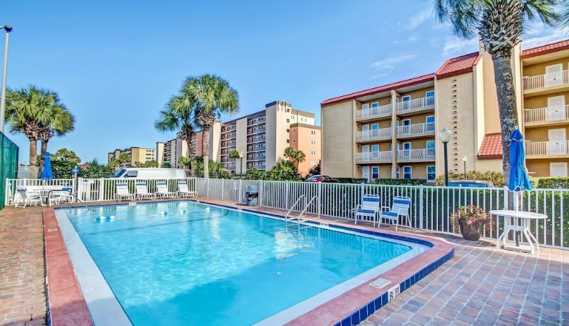 Apartment - Easy Acces to the Pool and Private Walkway to the Beach by RedAwning Ocean View Condo