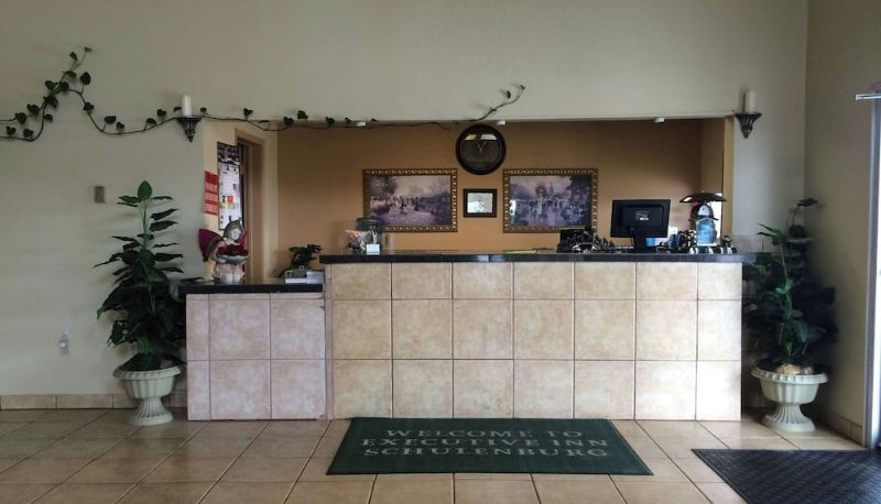 Resepsiyon - Executive Inn & Suites Schulenburg