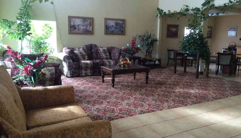 Salon - Executive Inn & Suites Schulenburg