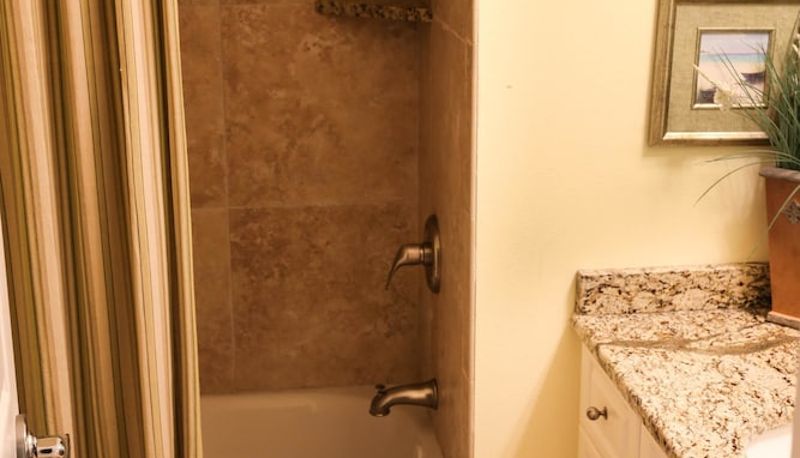 Apartment - Crescent Condominiums 3 Bedroom Apartment by BnD