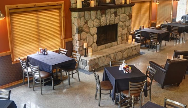 Restaurant - The Loon