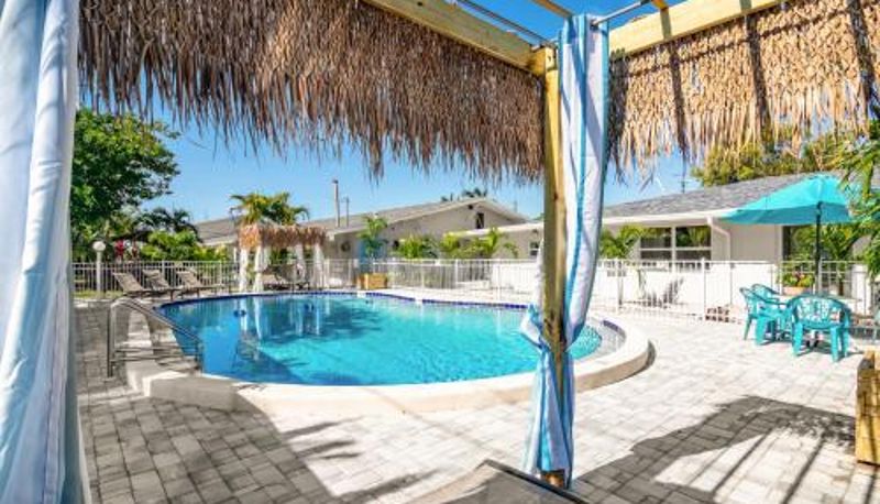 Pool - Latitude 26 Waterfront Boutique Resort - Fort Myers Beach