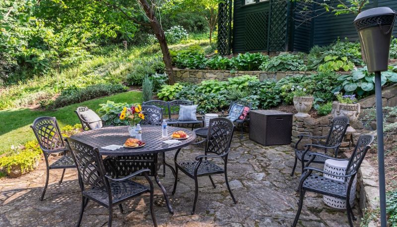 Bilgi - Pinecrest Bed & Breakfast
