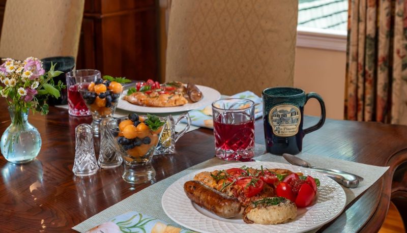 Bilgi - Pinecrest Bed & Breakfast