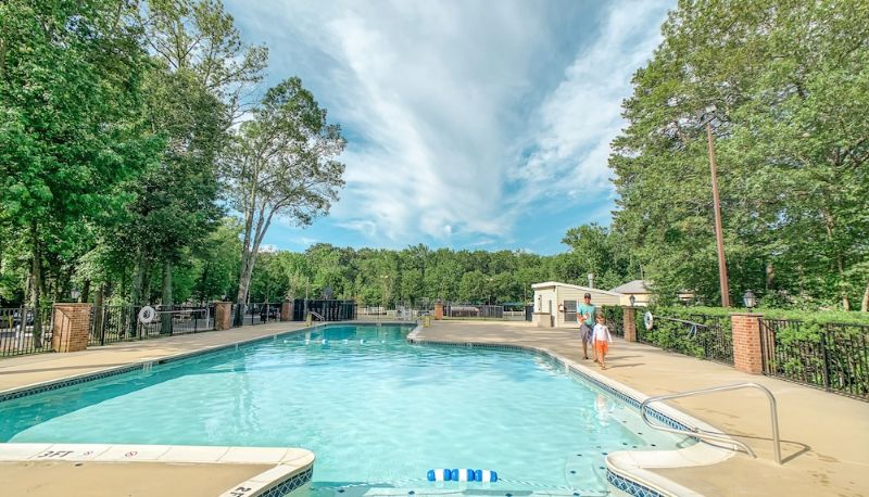 Pool - Sun Retreats Avalon